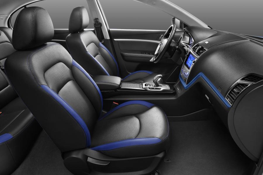 Интерьер Geely Emgrand EV 2015 года  (фото 6 из 30)